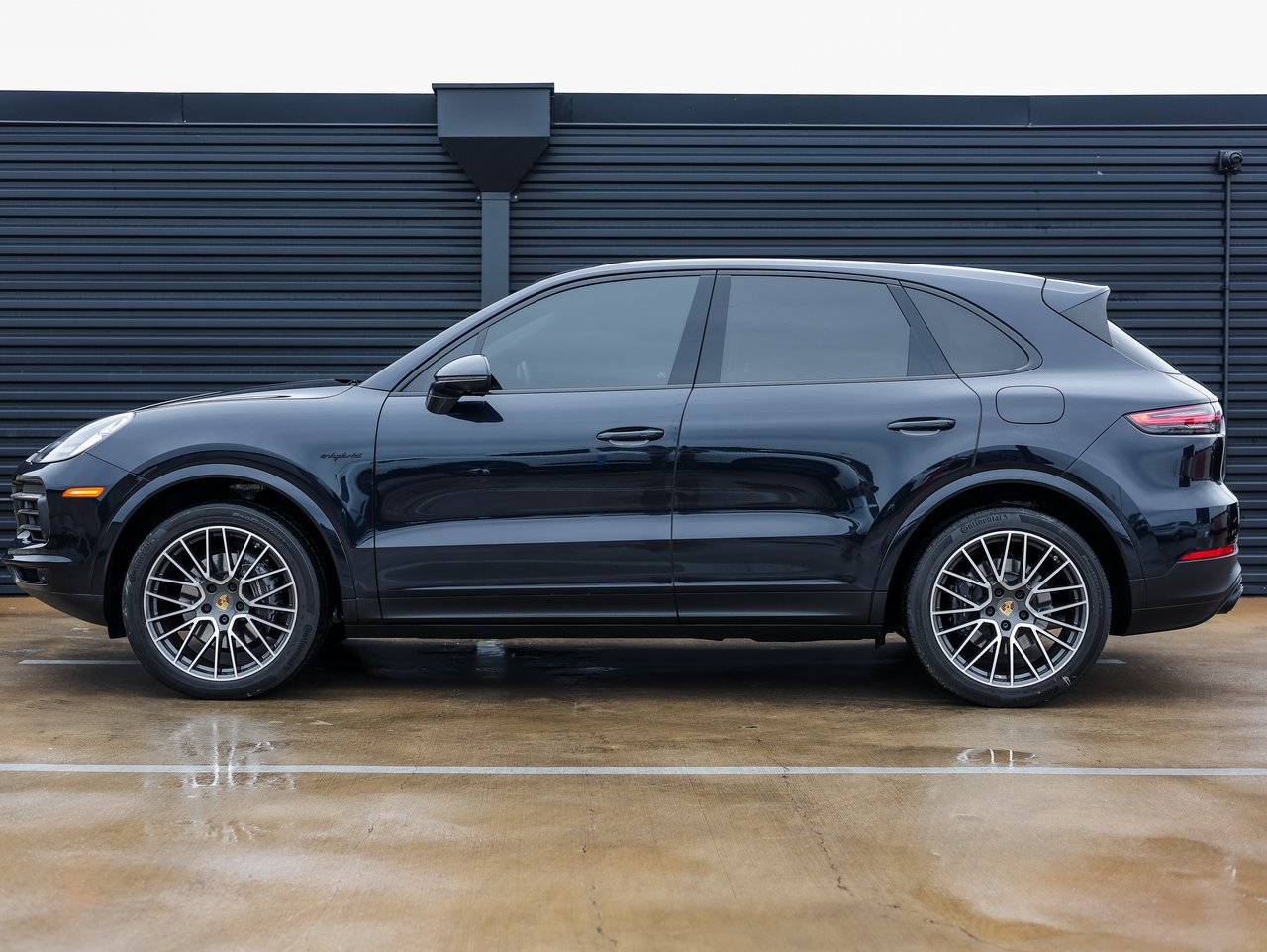 Certified 2022 Porsche Cayenne E-Hybrid image 2