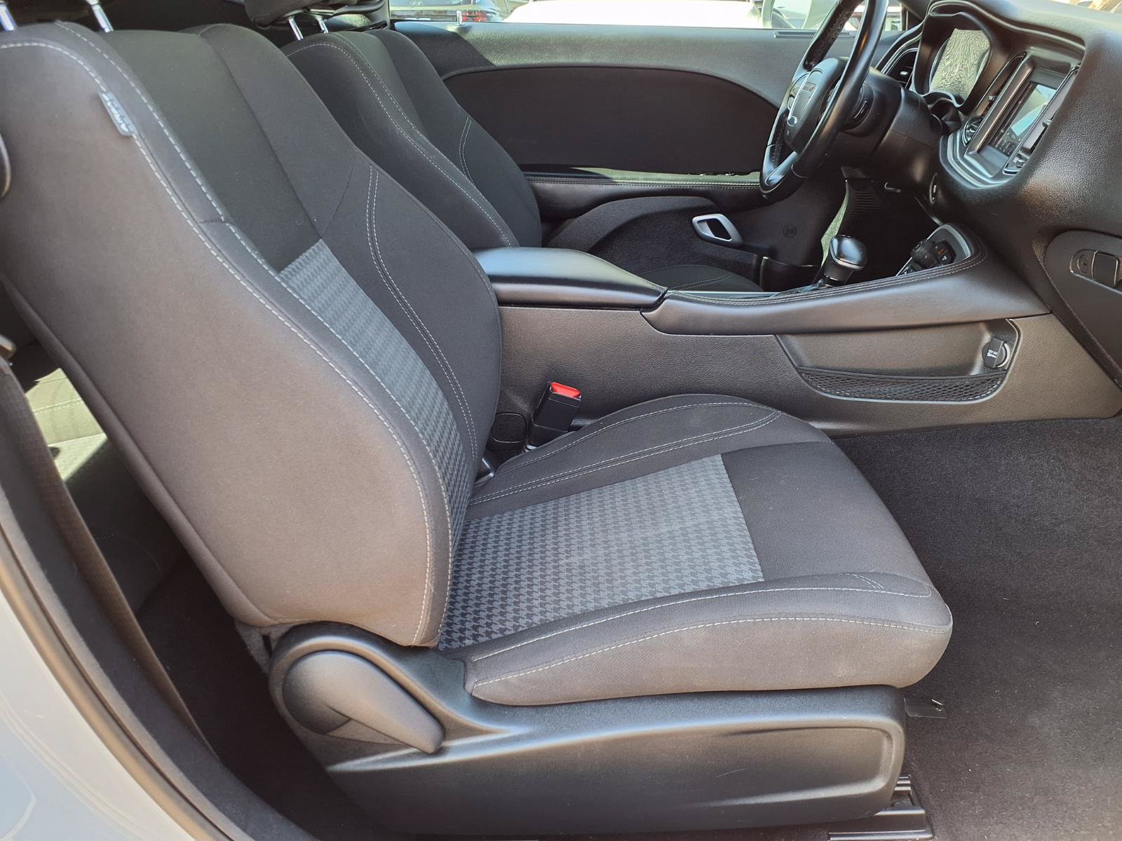 Used 2020 Dodge Challenger SXT RWD image 11