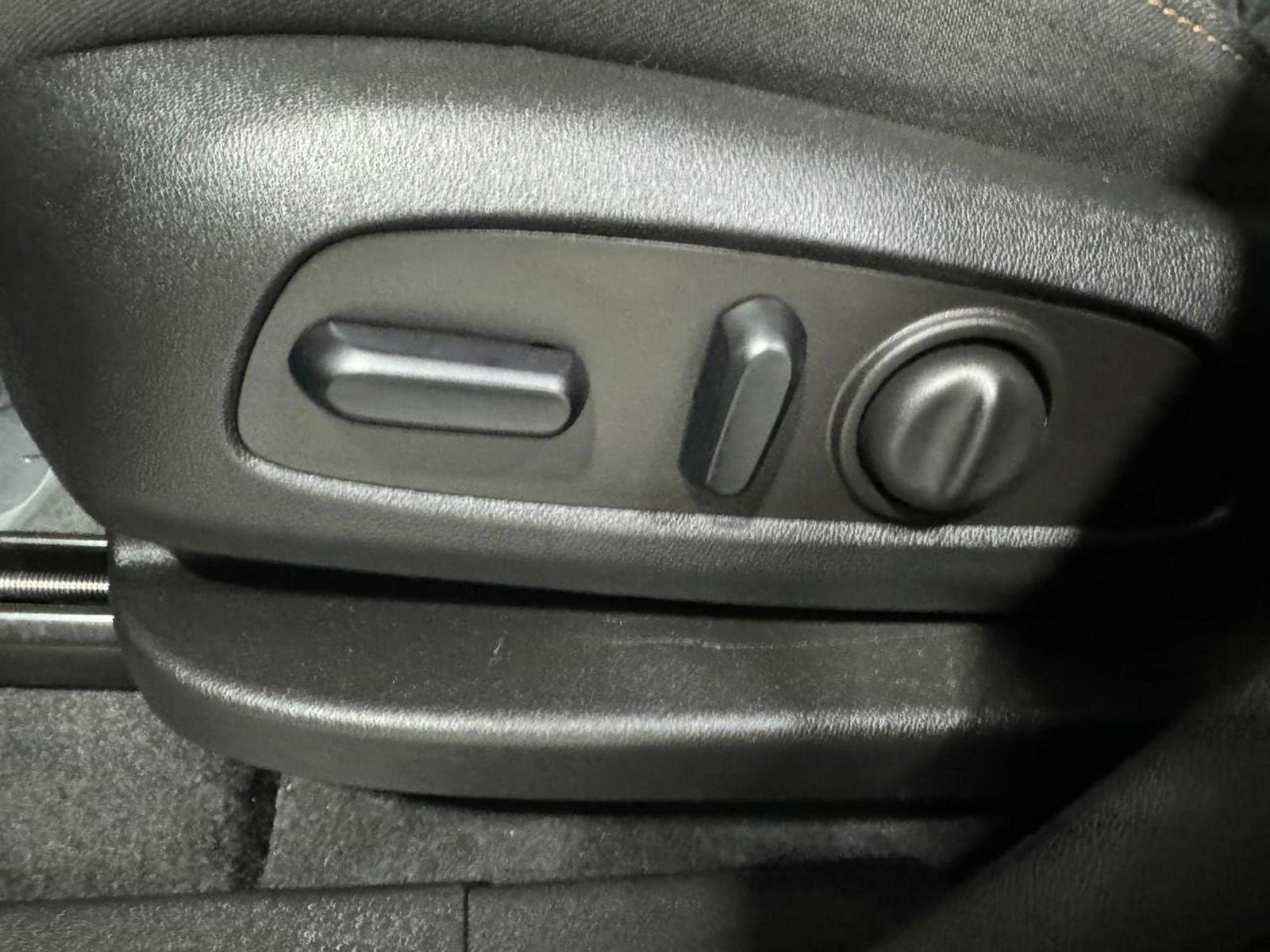Used 2023 Chevrolet Equinox LT w/ Driver Convenience Package image 27