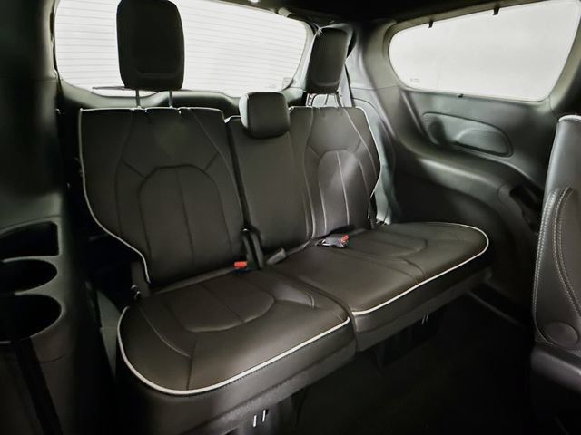 New 2027 Chrysler Pacifica Limited FWD image 29