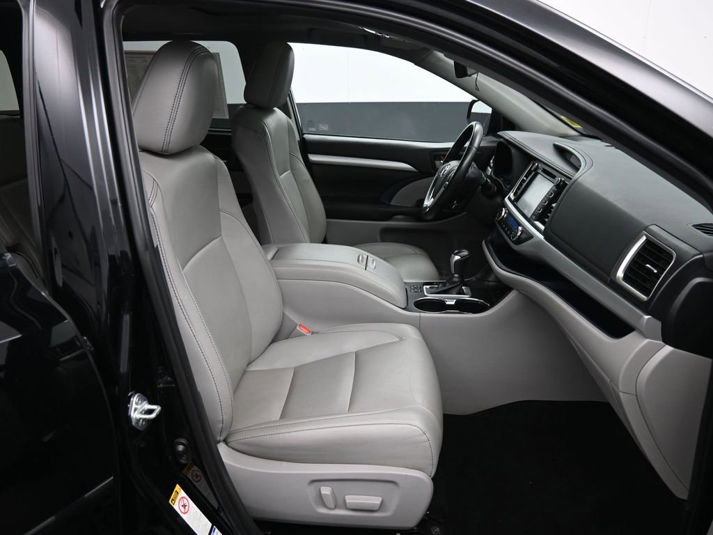 Certified 2019 Toyota Highlander XLE AWD/4WD image 27