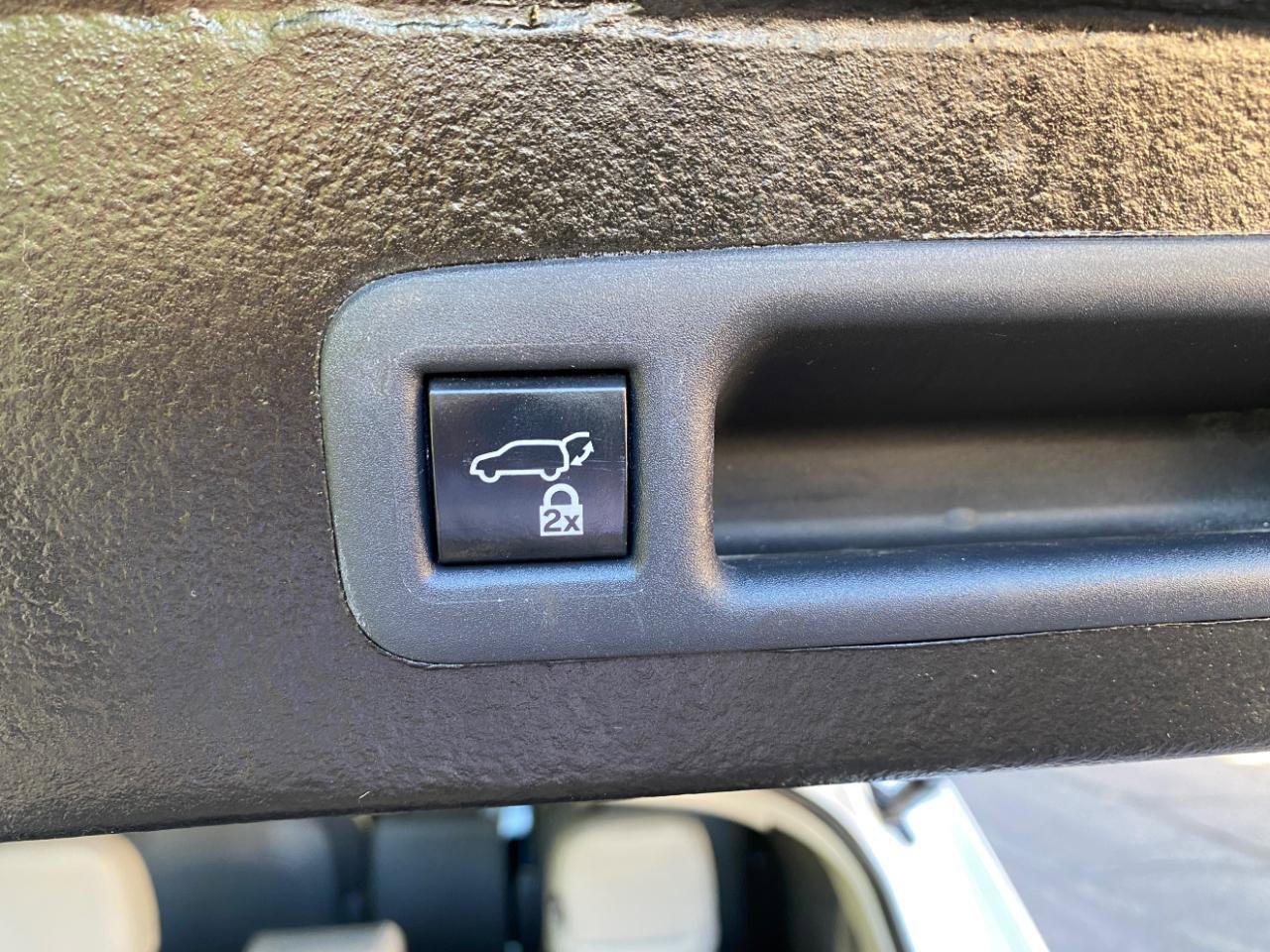 Used 2023 Toyota Sienna XLE FWD image 9