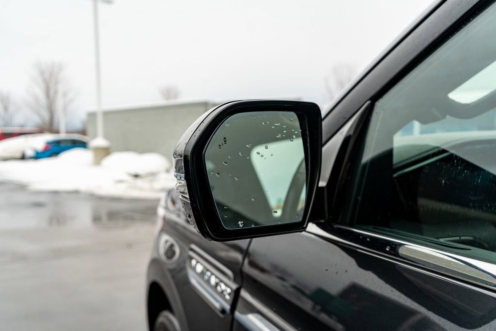 Used 2023 Lincoln Navigator Reserve image 18