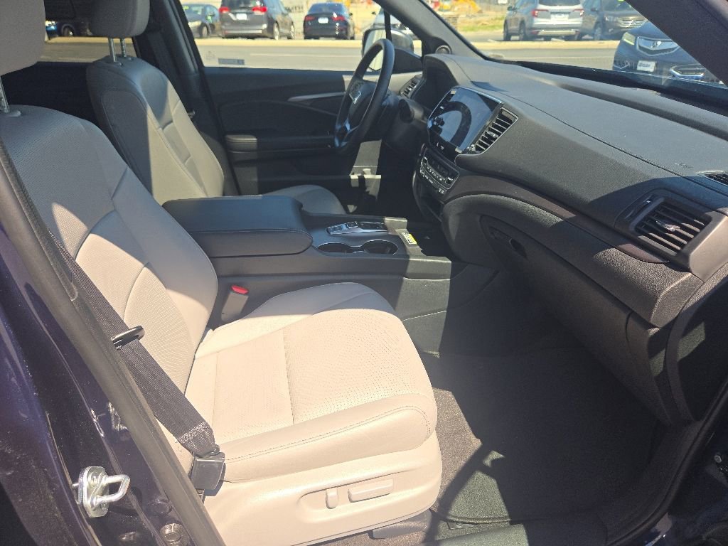 Certified 2024 Honda Passport EX-L image 32