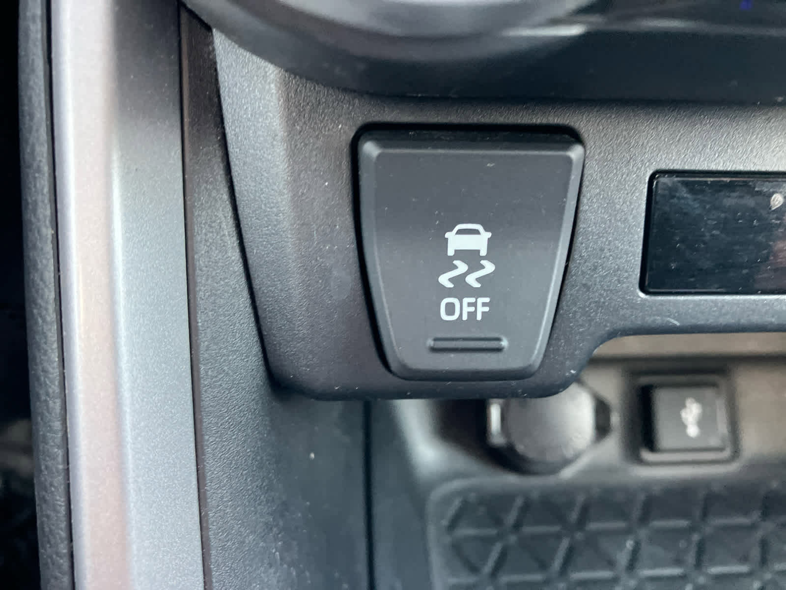 Used 2021 Toyota RAV4 XLE Premium image 23