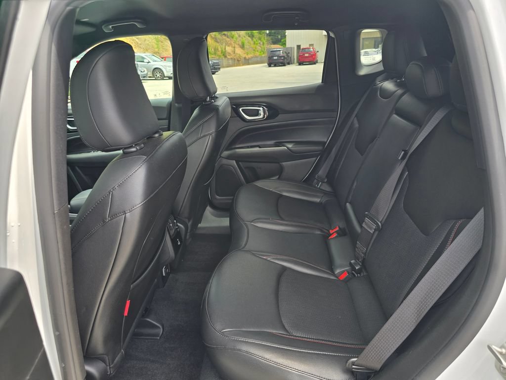 Used 2024 Jeep Compass Trailhawk w/ Trailhawk Convenience Group AWD/4WD image 11