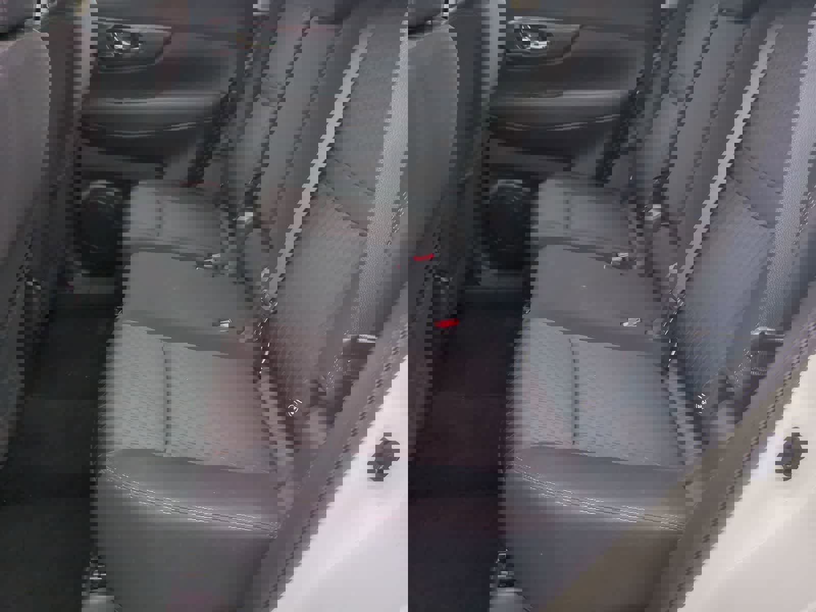 Used 2018 Nissan Rogue S AWD/4WD image 18