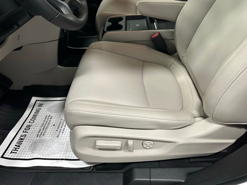 Used 2025 Honda Odyssey EX-L image 13