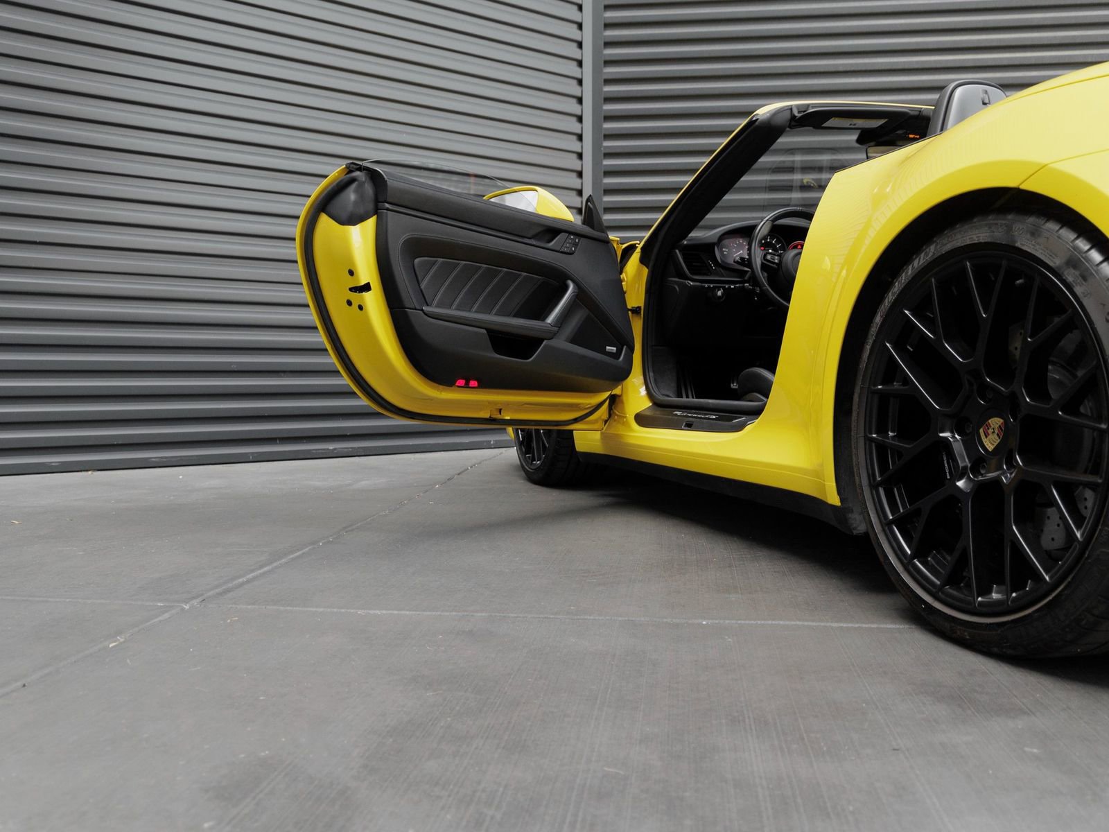 Used 2023 Porsche 911 Carrera 4 GTS AWD/4WD image 16