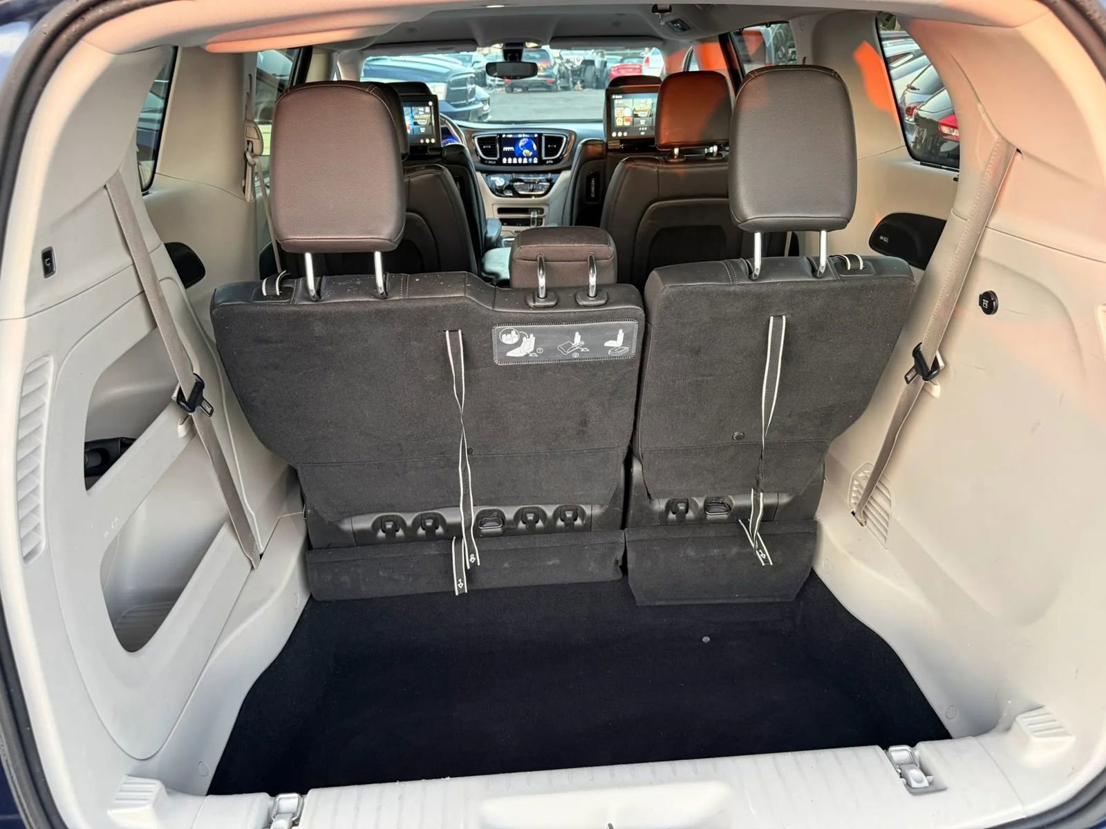 Used 2018 Chrysler Pacifica Touring-L Plus FWD image 14