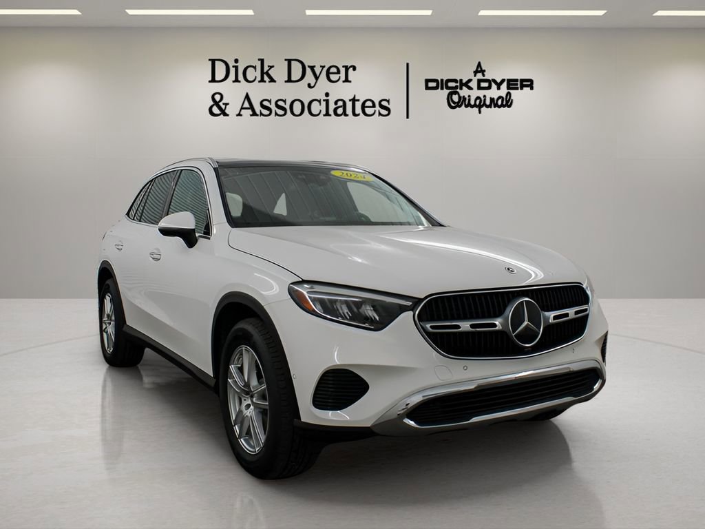 Used 2024 Mercedes-Benz GLC 300 4MATIC image 1