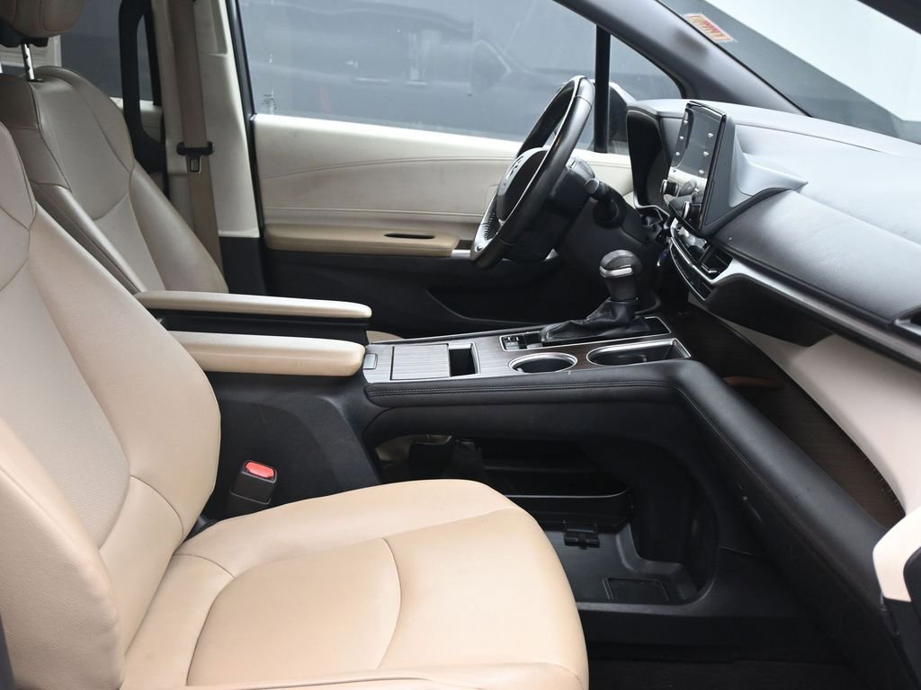Used 2021 Toyota Sienna XLE image 10