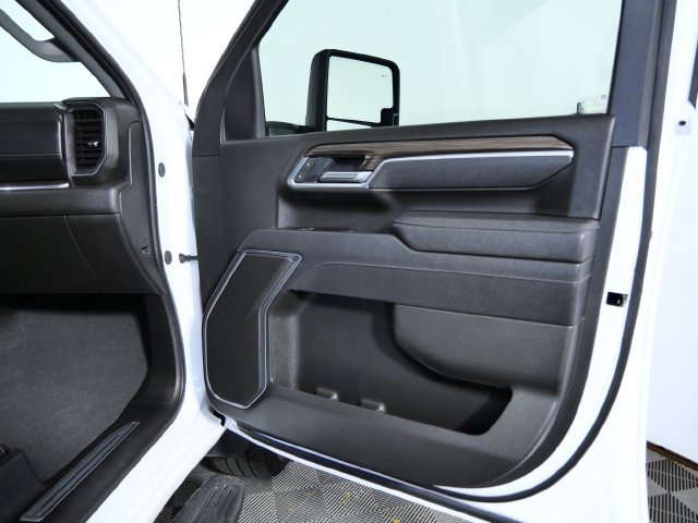 Used 2025 Chevrolet Silverado 3500 LT w/ Safety Package AWD/4WD image 11