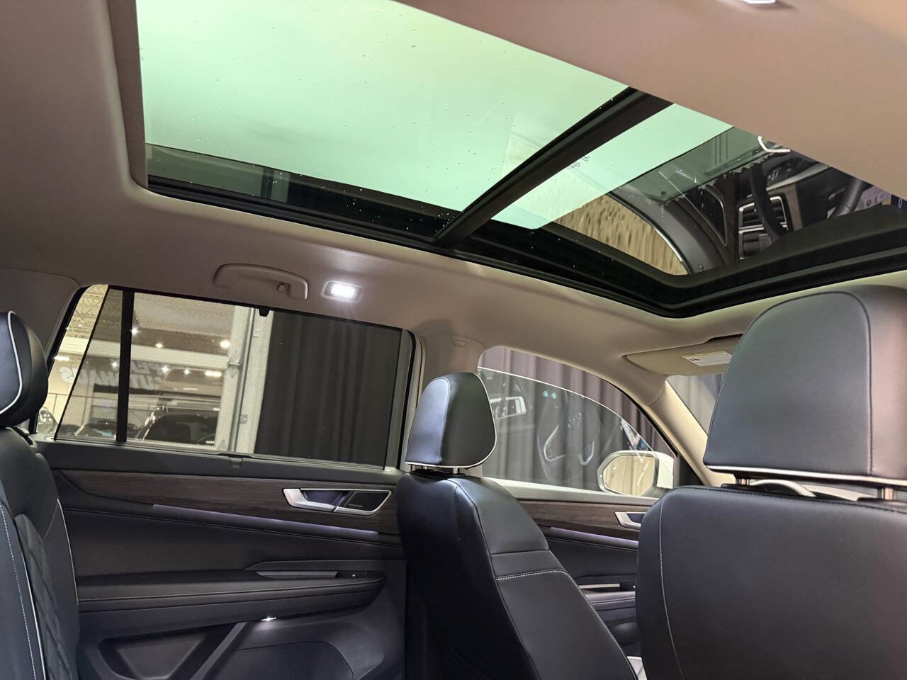 Used 2024 Volkswagen Atlas SEL Premium R-Line image 27