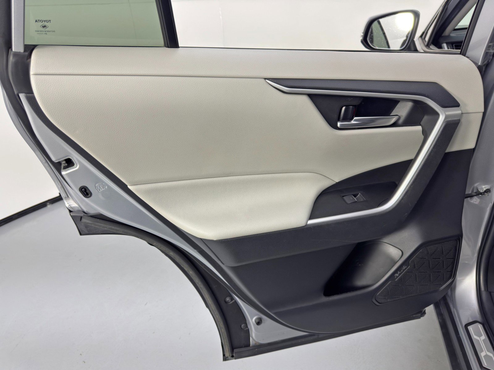 Used 2022 Toyota RAV4 XLE Premium image 40