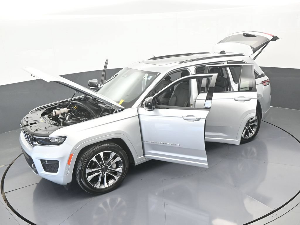 Used 2024 Jeep Grand Cherokee Overland w/ Luxury Tech Group IV AWD/4WD image 72