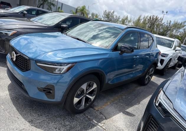 Used 2023 Volvo XC40 B5 Plus w/ Climate Package