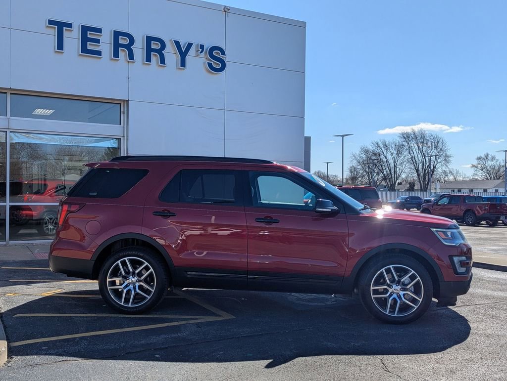 Used 2017 Ford Explorer Sport w/ Equipment Group 401A AWD/4WD image 2