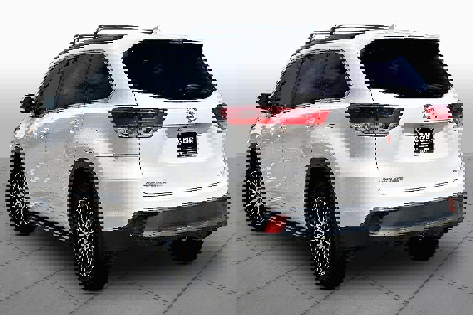 Used 2018 Toyota Highlander SE FWD image 12