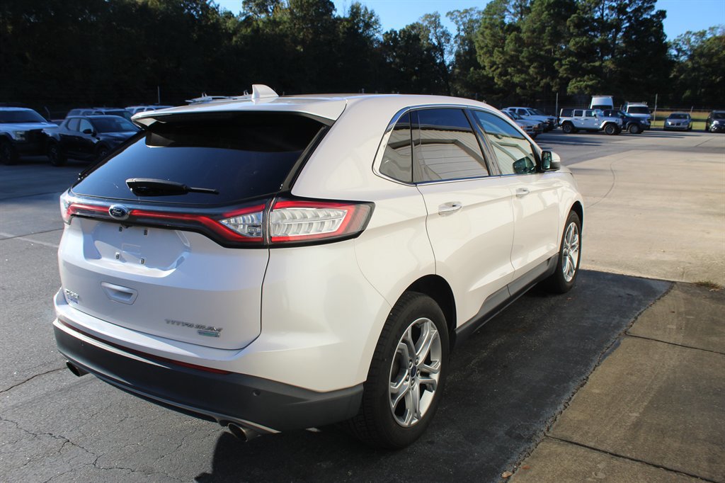 Used 2018 Ford Edge Titanium w/ Technology Package FWD image 3
