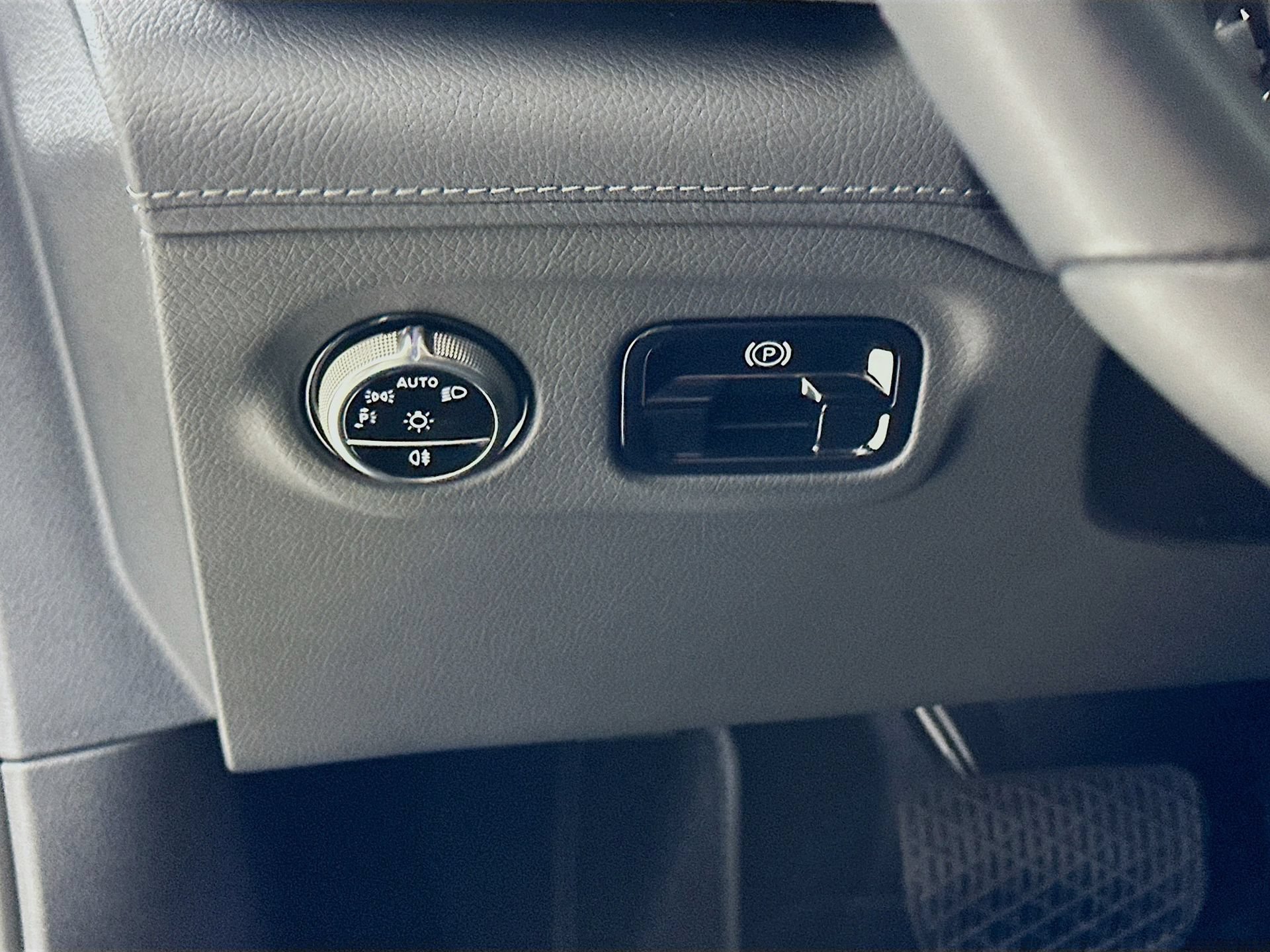 Certified 2023 Mercedes-Benz EQE 500 4MATIC Sedan image 11