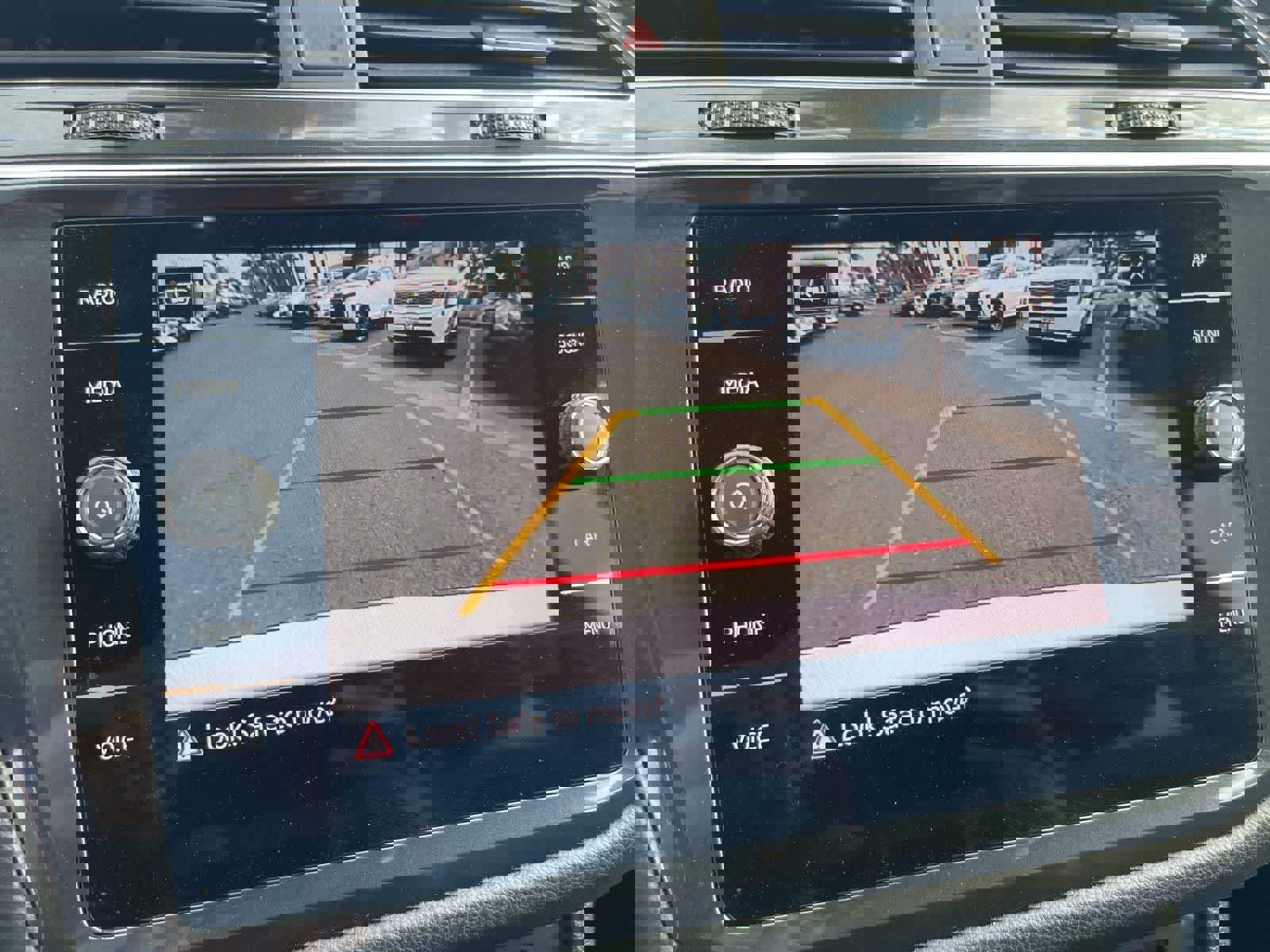 Used 2022 Volkswagen Tiguan SE image 13