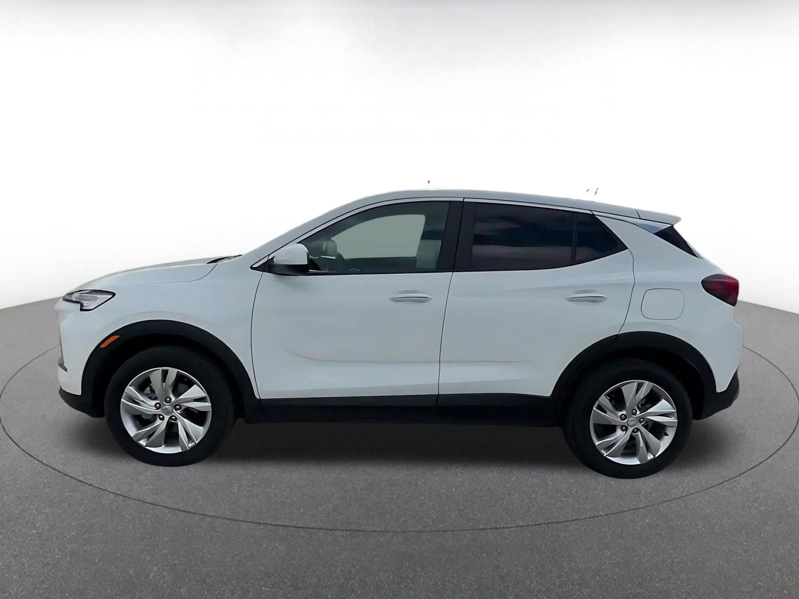 Used 2025 Buick Encore GX Preferred AWD/4WD image 8