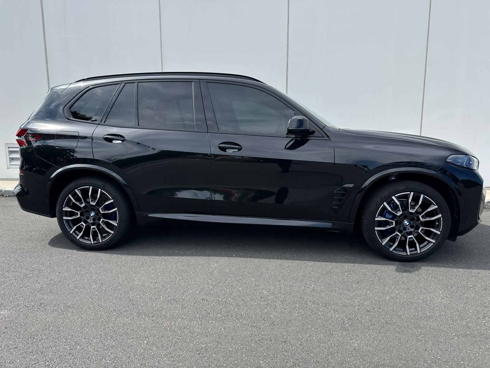 Used 2024 BMW X5 xDrive40i w/ M Sport Package AWD/4WD image 5