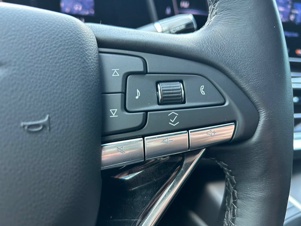 Used 2024 Cadillac Escalade ESV Sport w/ LPO, ONYX Package AWD/4WD image 28