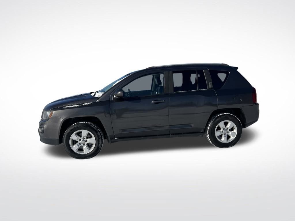 Used 2016 Jeep Compass Latitude image 2