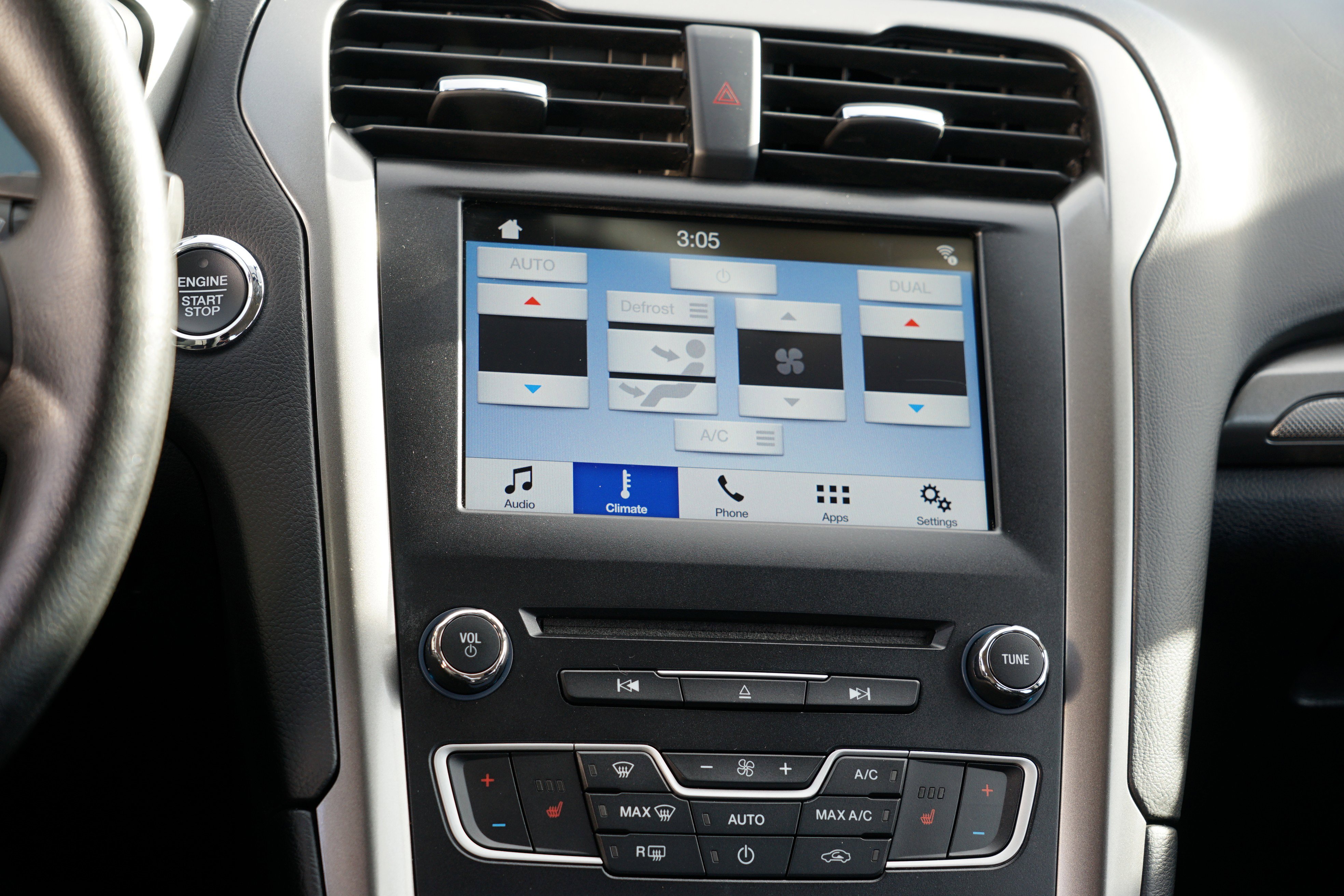 Used 2017 Ford Fusion SE w/ Fusion SE Technology Package image 23