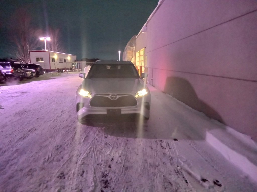 Used 2022 Toyota Highlander Limited image 2