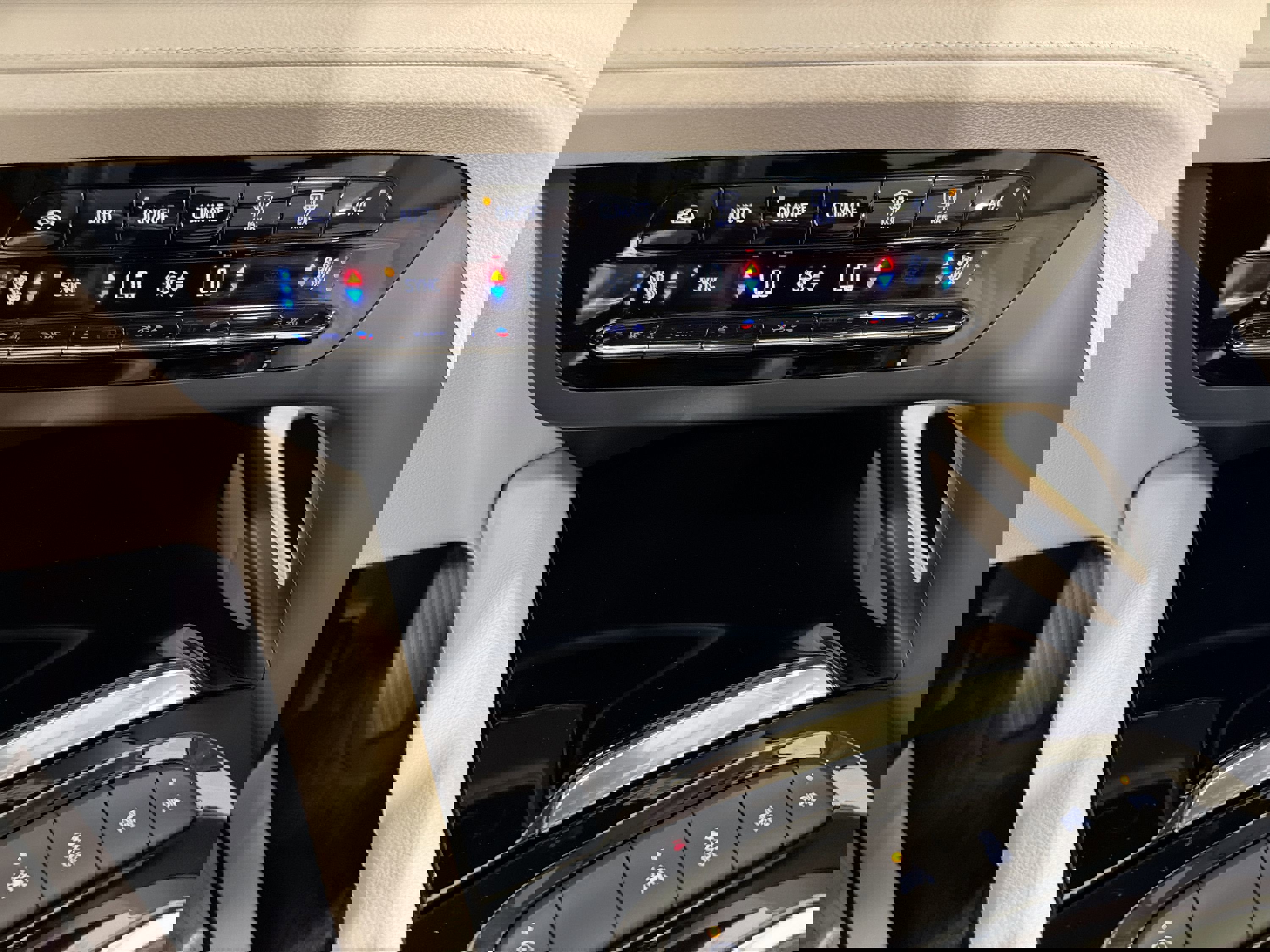 Used 2023 Buick Envision Avenir image 20