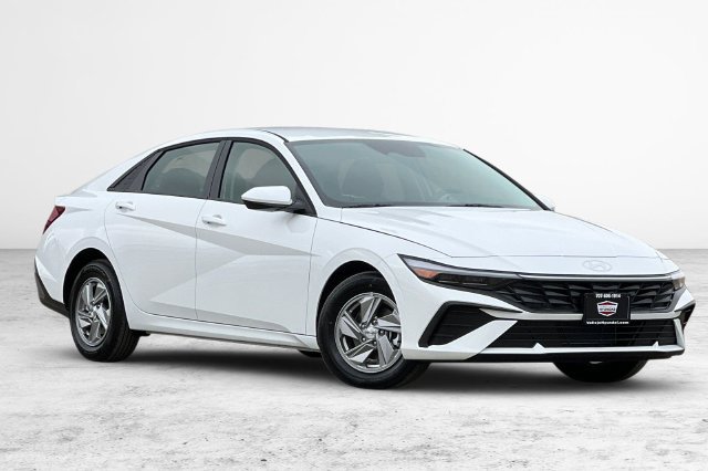 New 2026 Hyundai Elantra SE FWD image 2