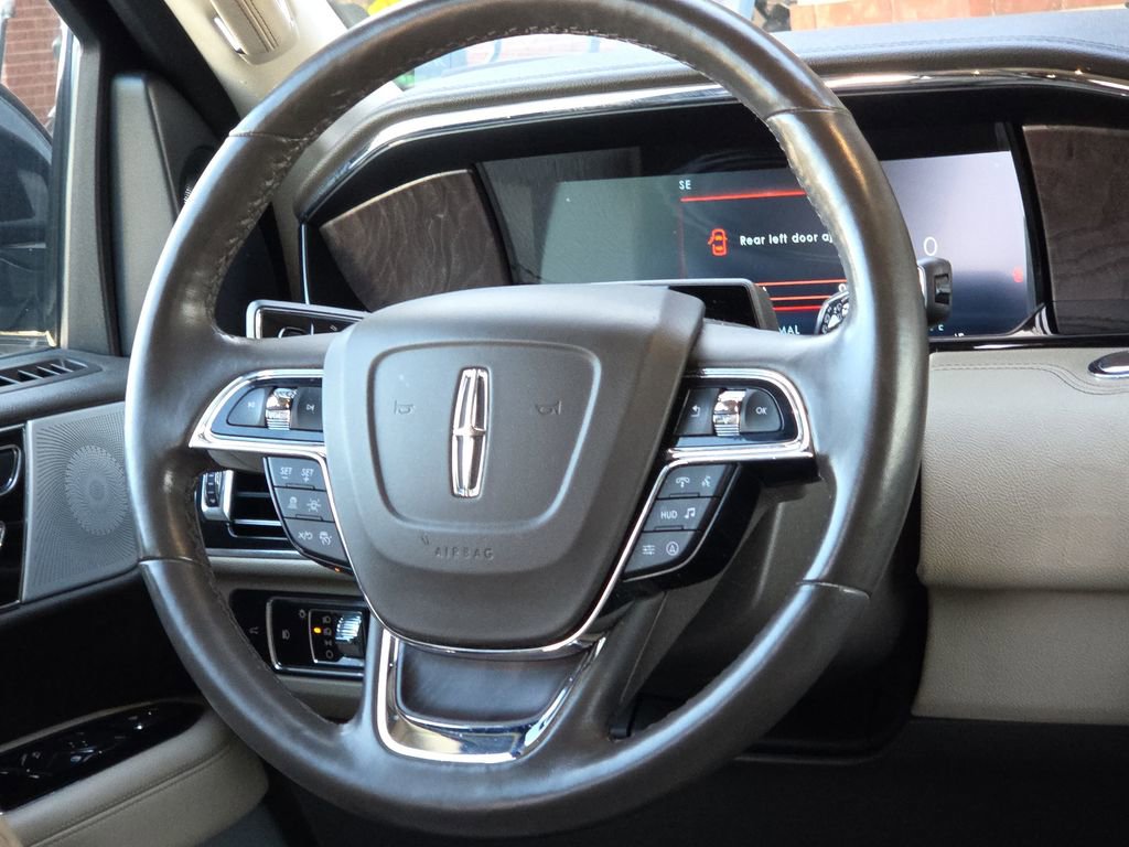 Used 2024 Lincoln Navigator Reserve image 13