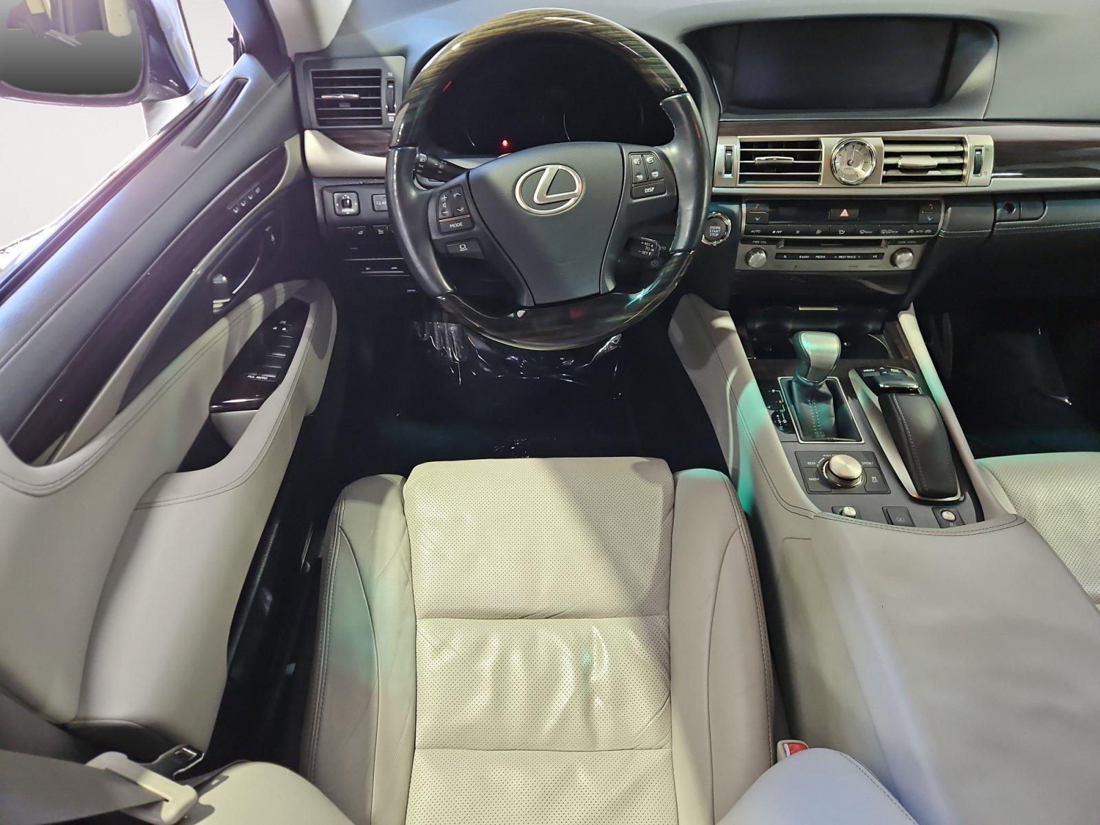 Used 2014 Lexus LS 460 w/ Comfort Package RWD image 10