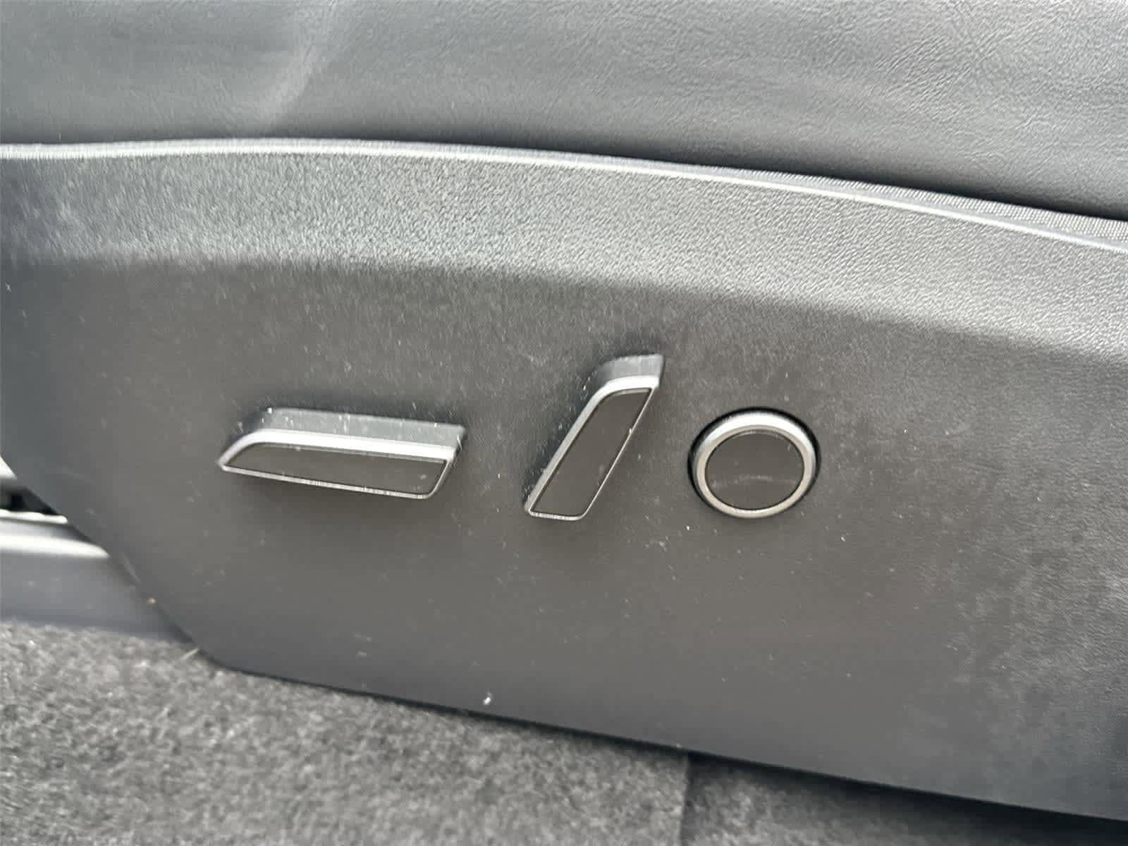 Used 2023 Tesla Model Y AWD image 13