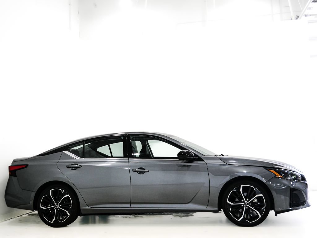 Used 2024 Nissan Altima 2.5 SR FWD image 4