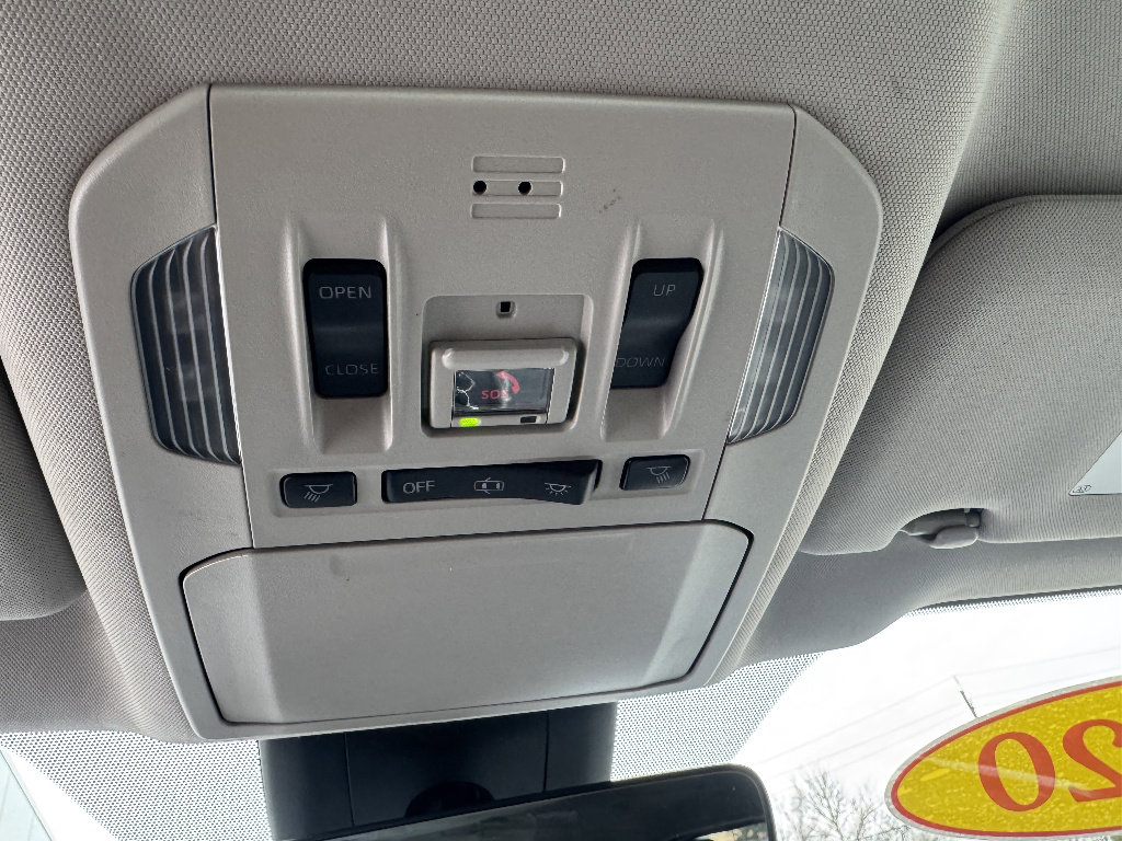 Used 2020 Toyota Highlander XLE image 24