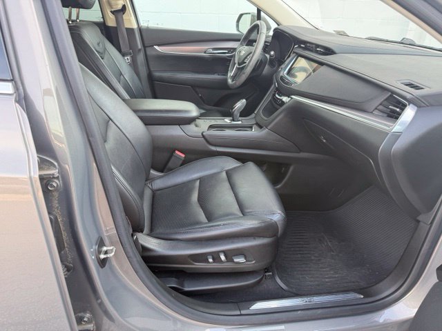Used 2017 Cadillac XT5 Premium Luxury w/ Driver Assist Package FWD image 20