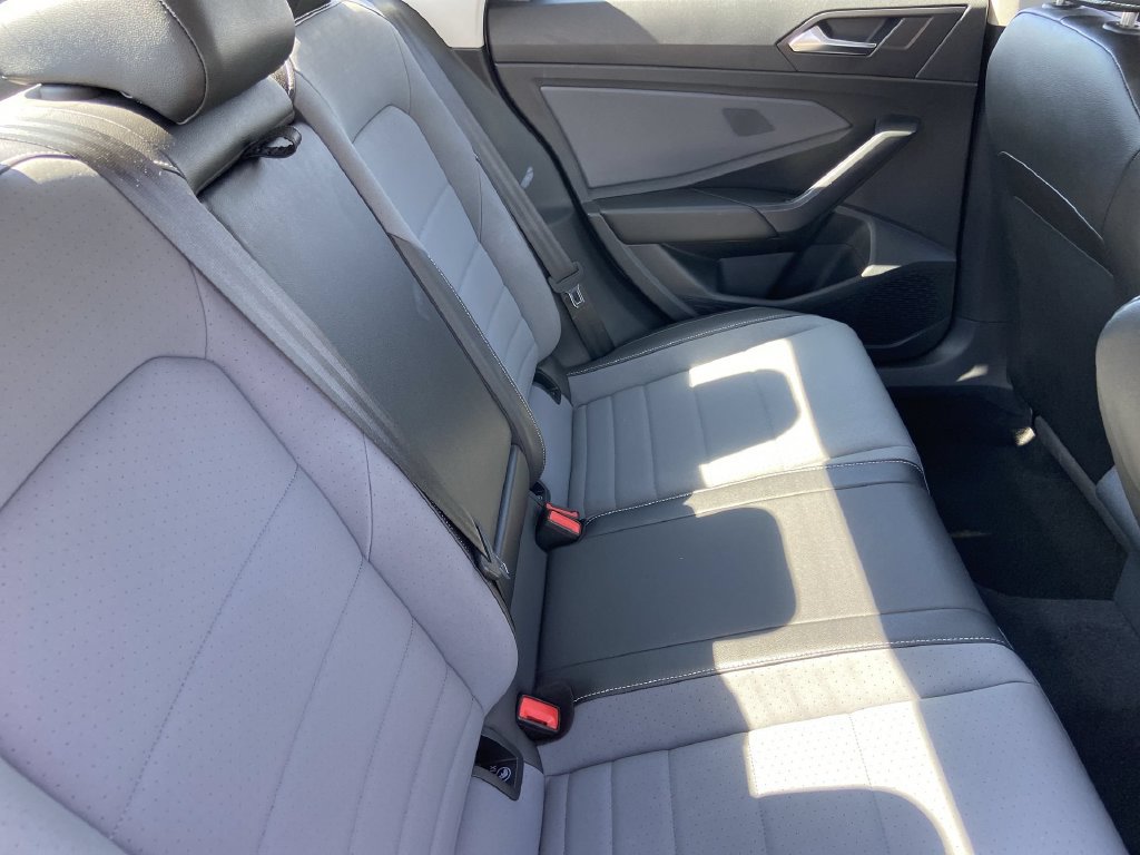 Used 2025 Volkswagen Jetta SE FWD image 21