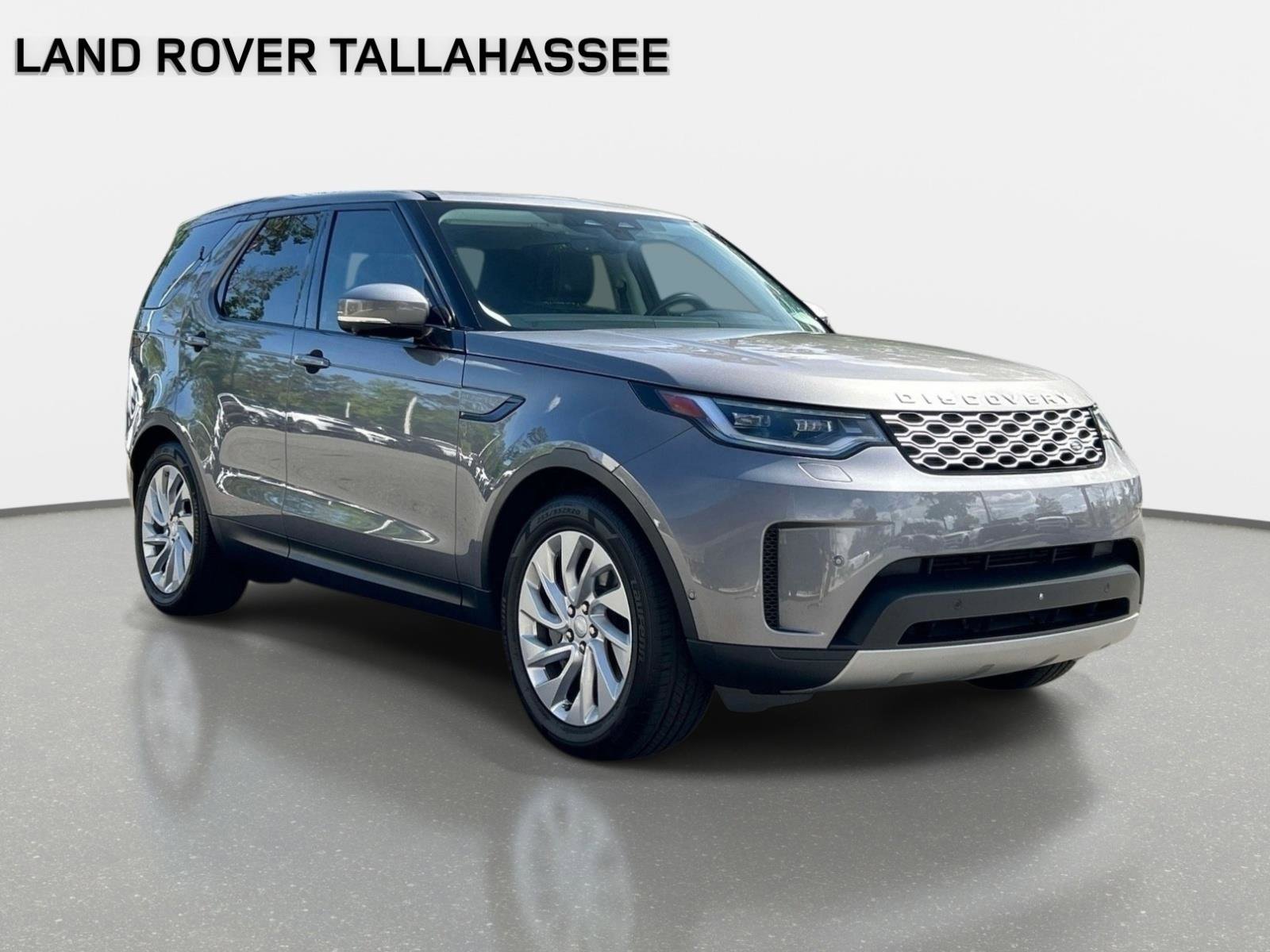 Used 2023 Land Rover Discovery S image 3