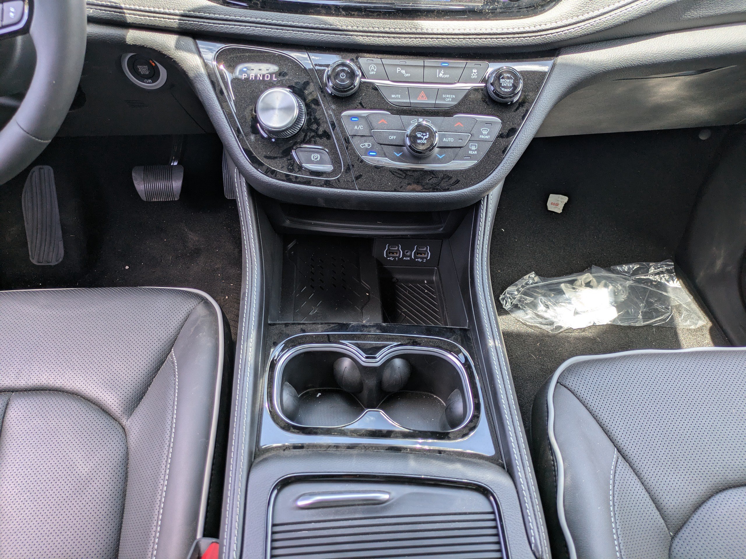 Used 2025 Chrysler Pacifica Limited FWD image 17
