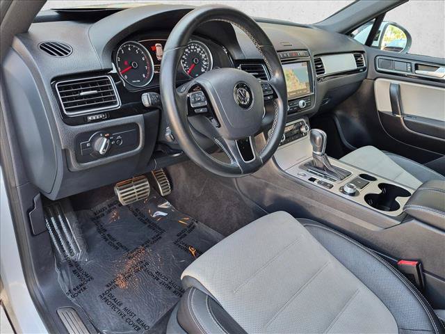 Used 2017 Volkswagen Touareg Wolfsburg Edition AWD/4WD image 10