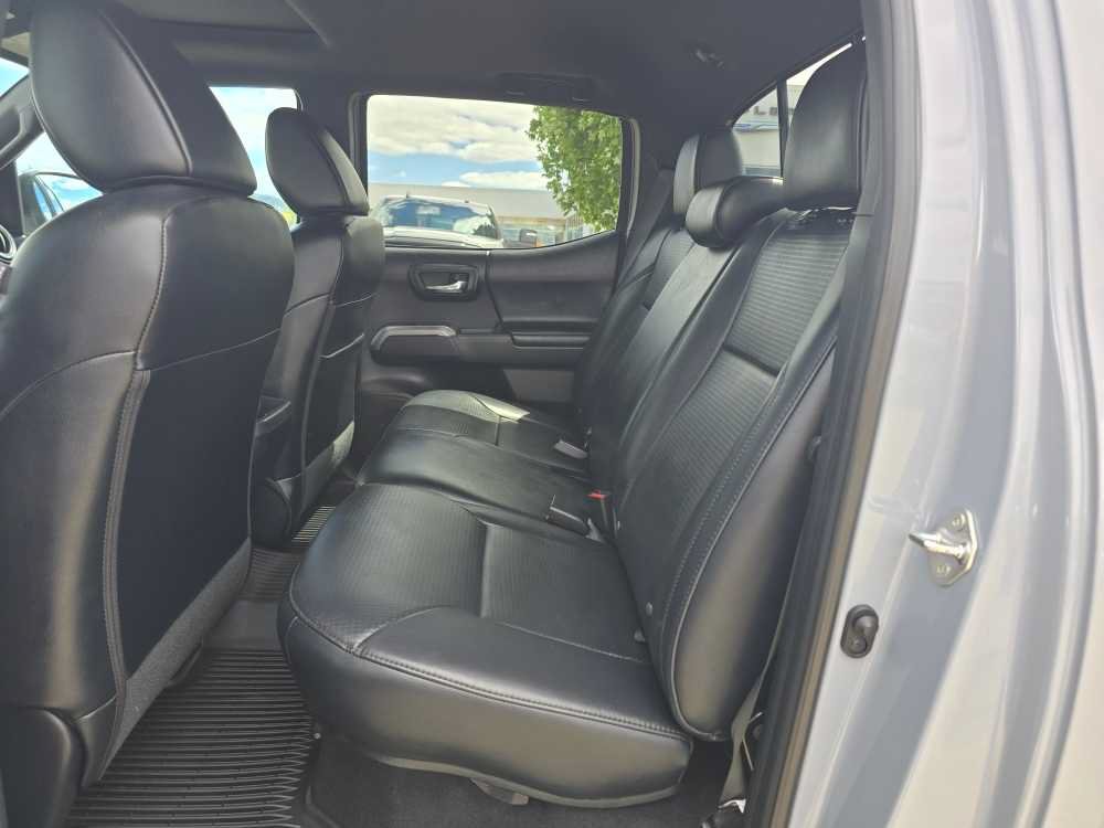 Used 2019 Toyota Tacoma Limited AWD/4WD image 16