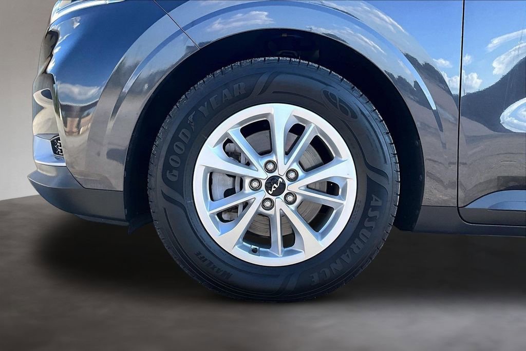 Used 2024 Kia Carnival LX FWD image 31