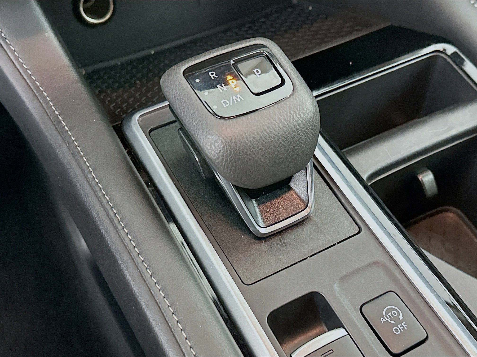 Used 2025 Nissan Pathfinder SV image 24