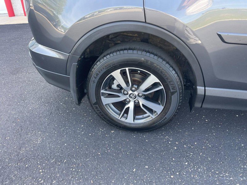 Used 2018 Toyota RAV4 XLE AWD/4WD image 8