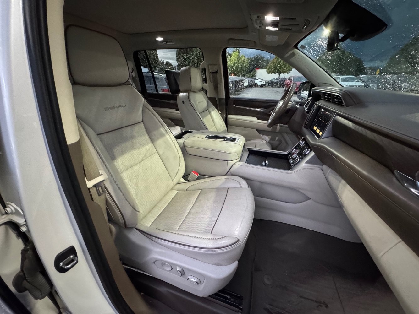 Used 2023 GMC Yukon XL Denali w/ Denali Reserve Package AWD/4WD image 10