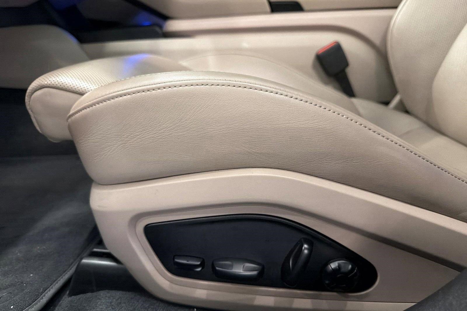 Used 2021 Porsche Taycan 4S image 12